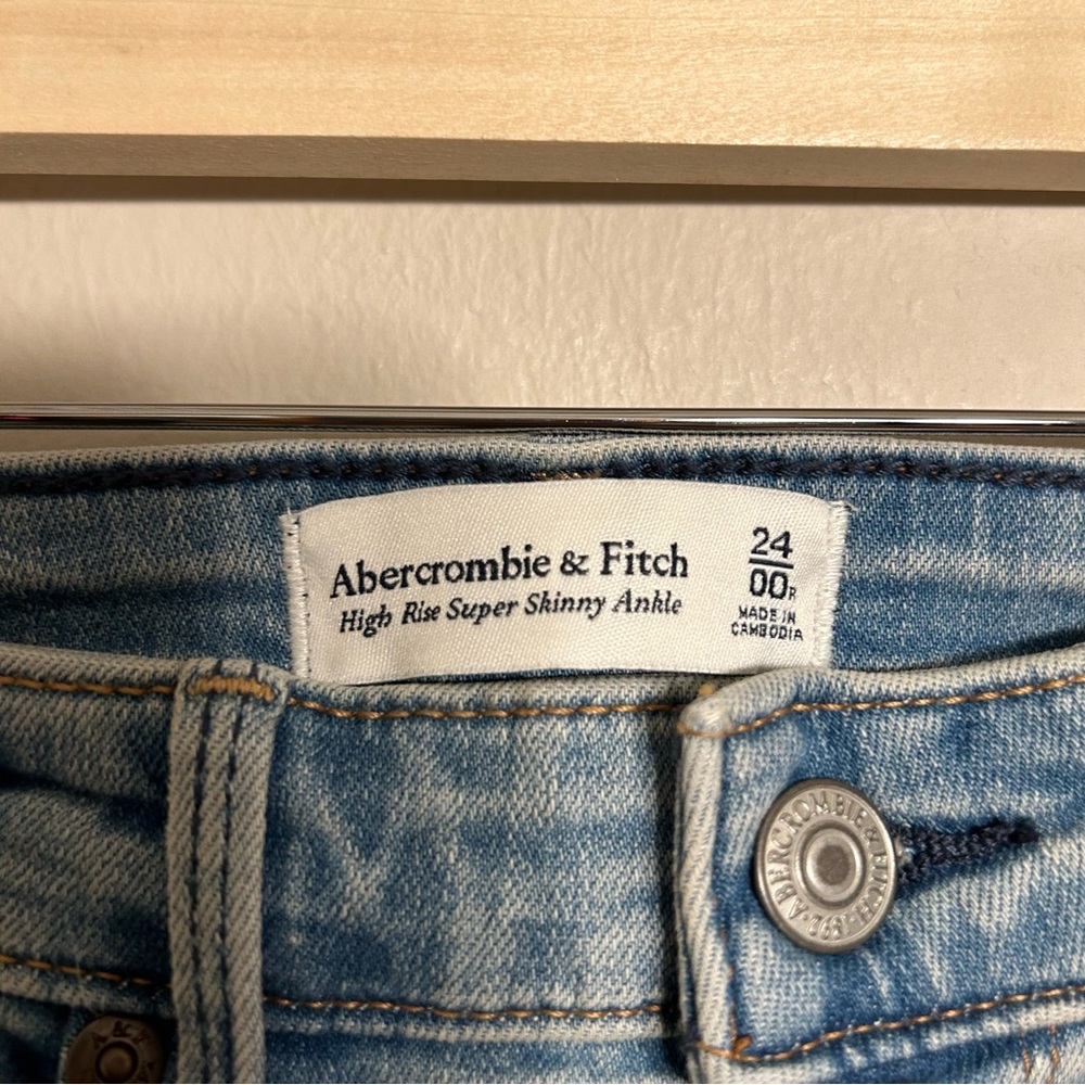 Abercrombie Ripped Medium Wash High Rise Super Skinny Ankle‎ Jean 24/00 - Picture 3 of 8